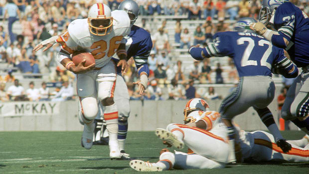 charlie-davis-1976-buccaneers-seahawks.jpg